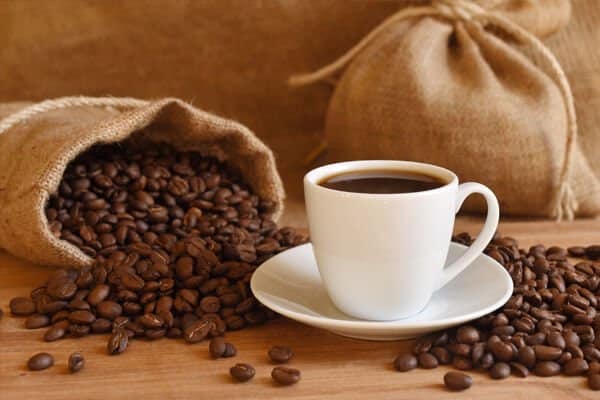 quanto de cafeína tem no café
