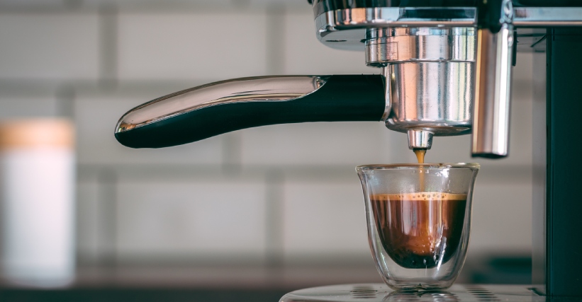 Como escolher cafeteira espresso: guia completo para uma bebida saborosa