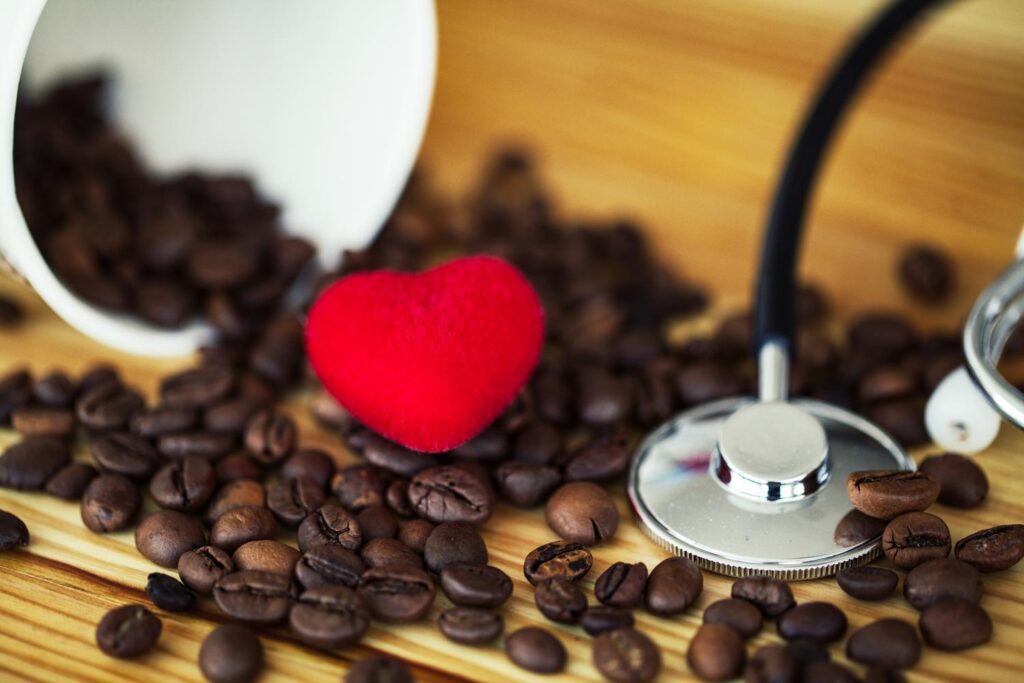 Café aumenta a pressão? O que a ciência diz sobre cafeína e hipertensão